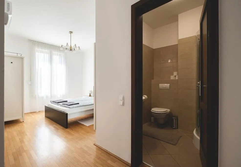 Bright Downtown Balcony Retreat Apartment Budapest 0*,