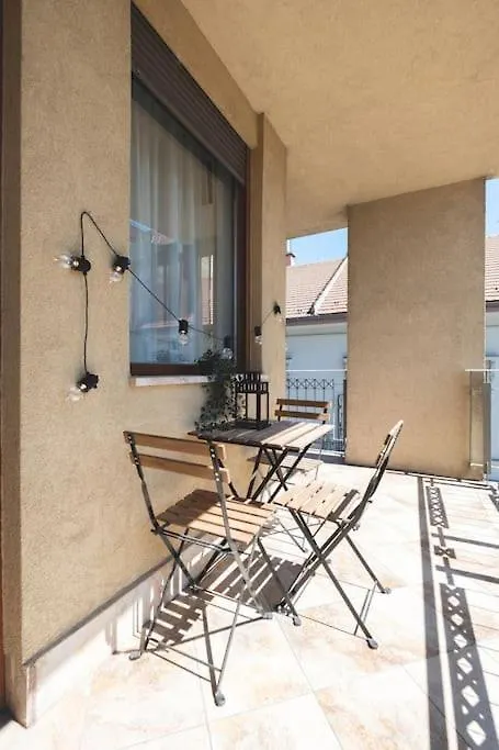 Bright Downtown Balcony Retreat Apartment Budapest