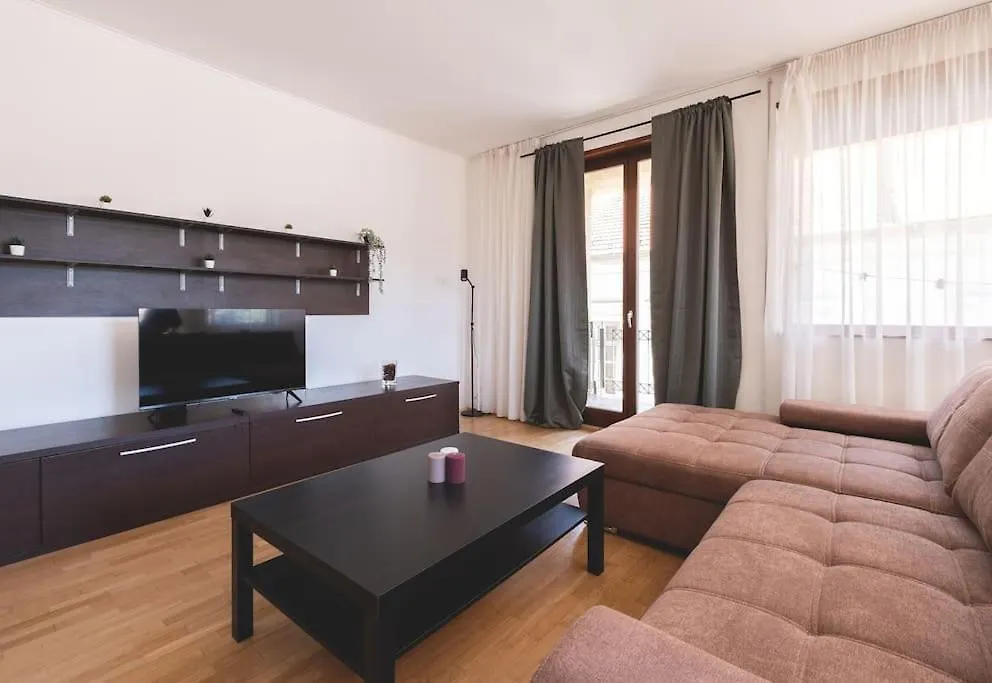 Bright Downtown Balcony Retreat Apartment Budapest