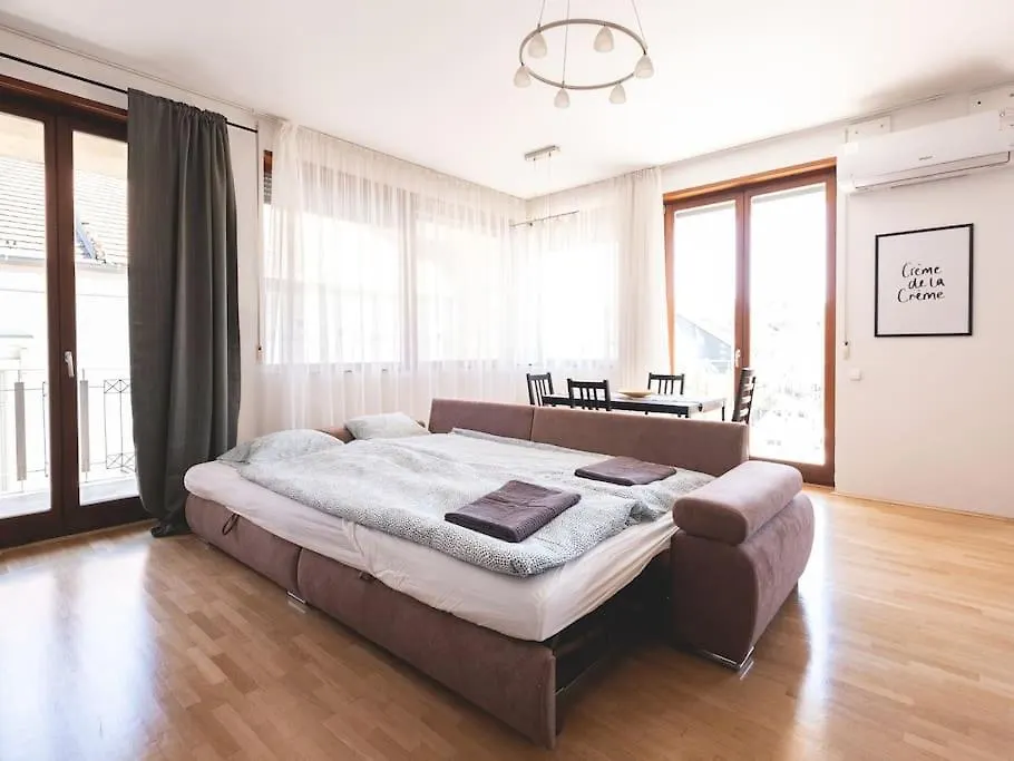 Bright Downtown Balcony Retreat Apartment Budapest