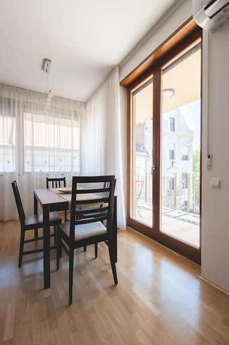 Apartament Bright Downtown Balcony Retreat Budapeszt