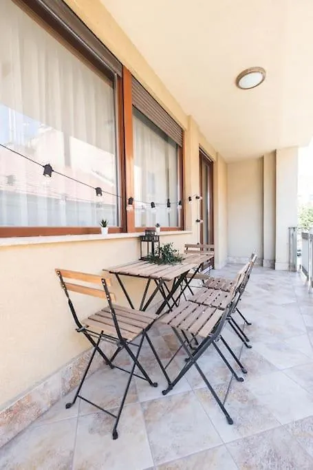 Apartament Bright Downtown Balcony Retreat Budapeszt Węgry