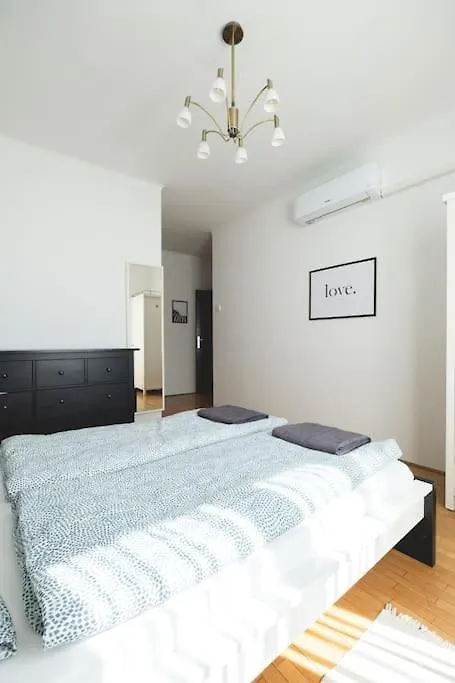 Bright Downtown Balcony Retreat Appartement Boedapest 0*,  Hongarije