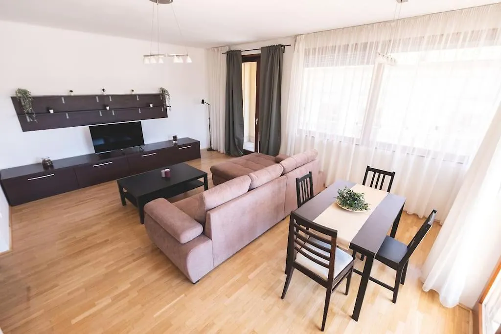 Bright Downtown Balcony Retreat Appartement Boedapest Hongarije