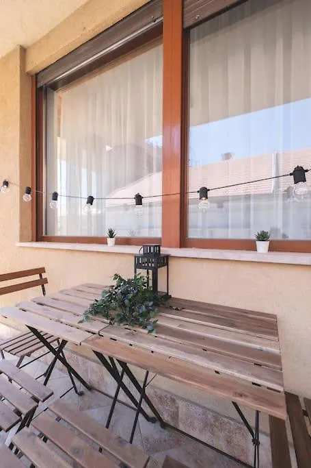 Bright Downtown Balcony Retreat Appartement Boedapest 0*,