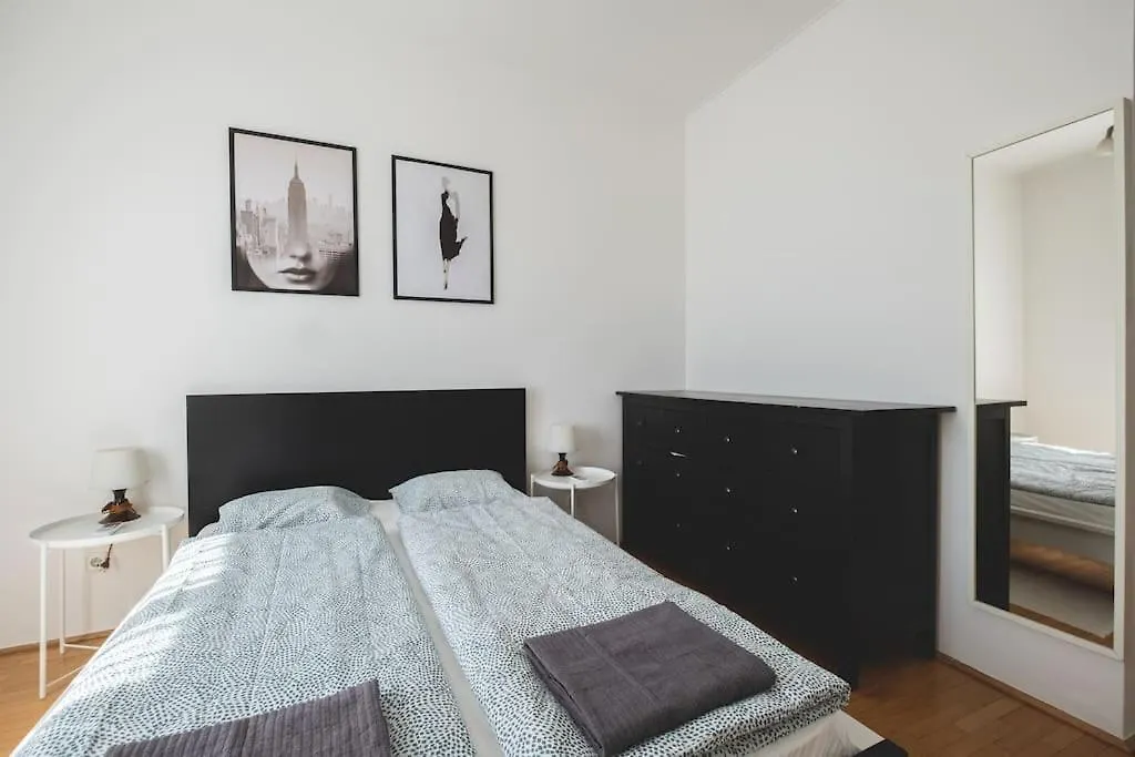 Bright Downtown Balcony Retreat Appartement Boedapest