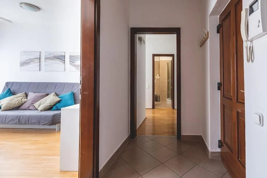 Bright Downtown Balcony Retreat Appartement Boedapest